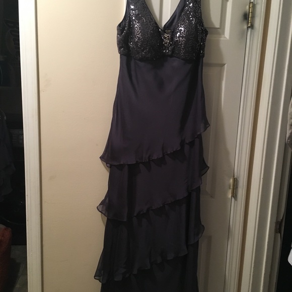 Mother of the bride gown - Picture 1 of 8